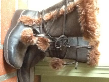 Winter boots for sale in Norwalk OH