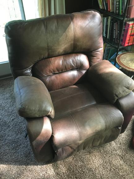 Garage sale in Norwalk, Ohio of Garage Sale Showcase Member Helge65.