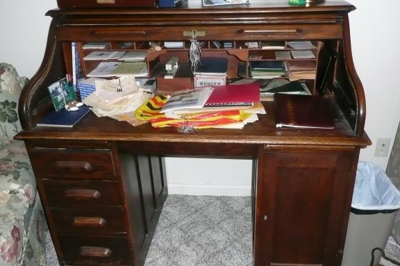 ANTIQUR ROLL TOP DESK