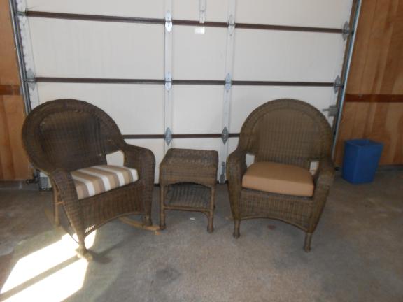 Garage sale in Bluffton, Indiana of Garage Sale Showcase Member Crabbyroad. 4 items currently listed for sale.
