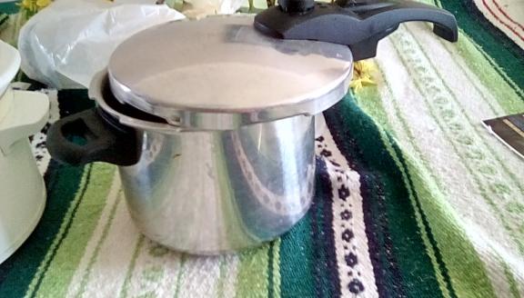 Pressure cooker, for sale in Brownsburg IN