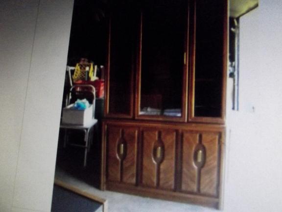 Basset Dining Room Set Table with two leafs, Chairs, Hutch/China Cabinet